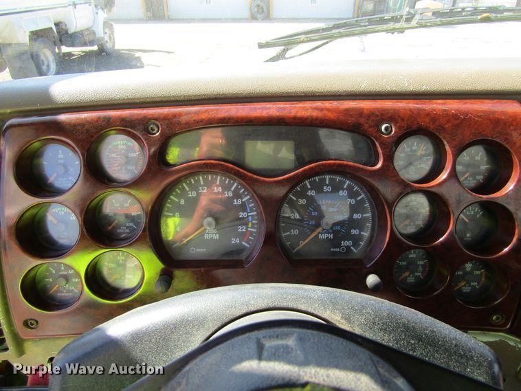 image for item FD9424 2004 Mack CH613 semi truck