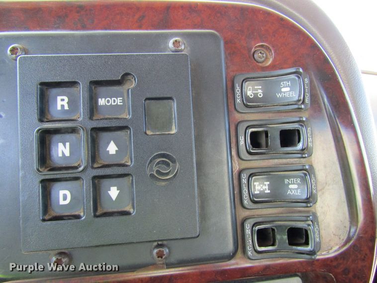 image for item FD9424 2004 Mack CH613 semi truck