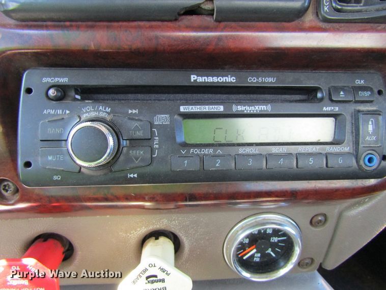 image for item FD9424 2004 Mack CH613 semi truck