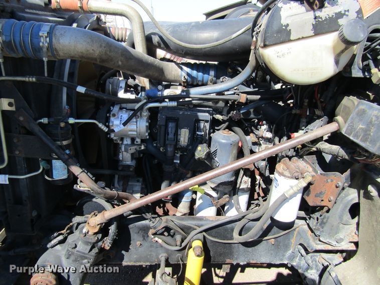 image for item FD9424 2004 Mack CH613 semi truck