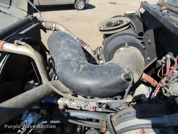 image for item FD9424 2004 Mack CH613 semi truck