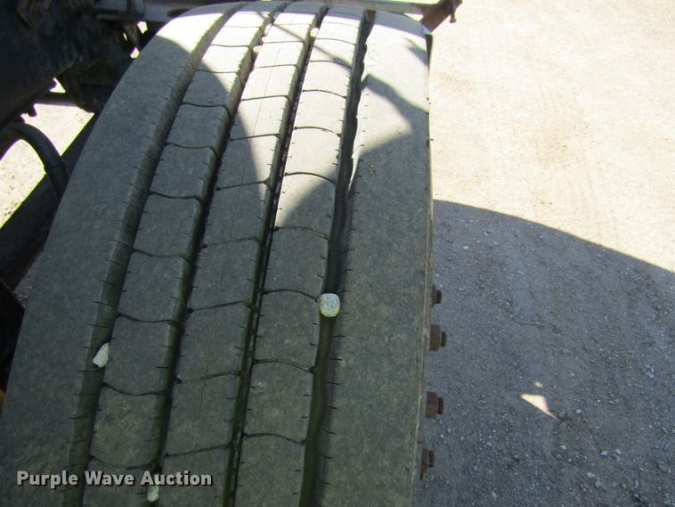 image for item FD9424 2004 Mack CH613 semi truck