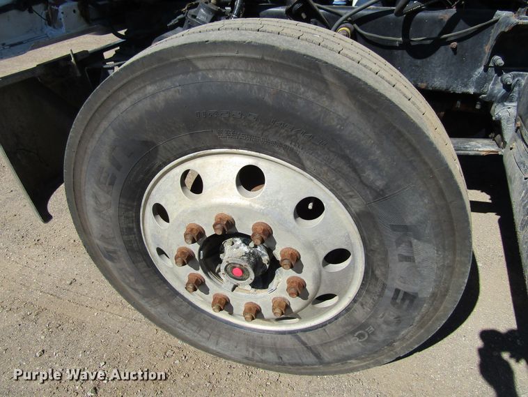 image for item FD9424 2004 Mack CH613 semi truck