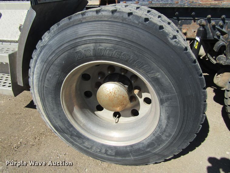 image for item FD9424 2004 Mack CH613 semi truck