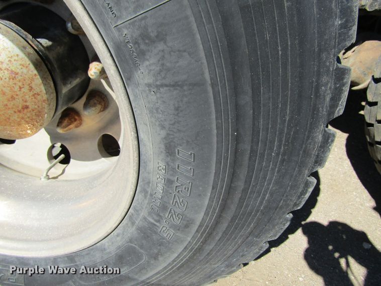 image for item FD9424 2004 Mack CH613 semi truck