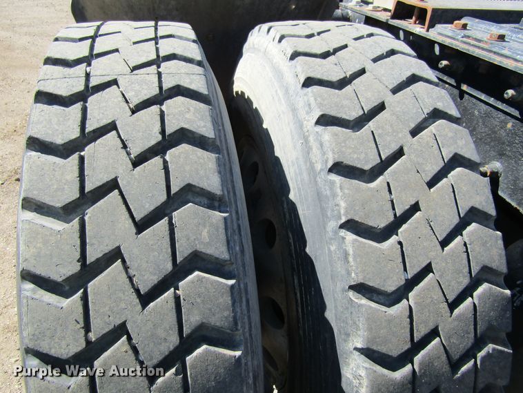 image for item FD9424 2004 Mack CH613 semi truck