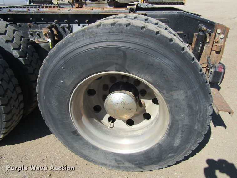 image for item FD9424 2004 Mack CH613 semi truck