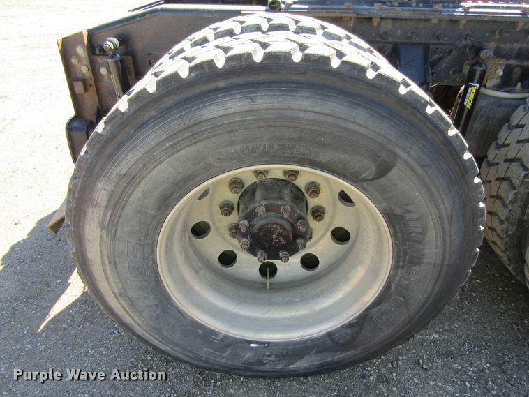 image for item FD9424 2004 Mack CH613 semi truck