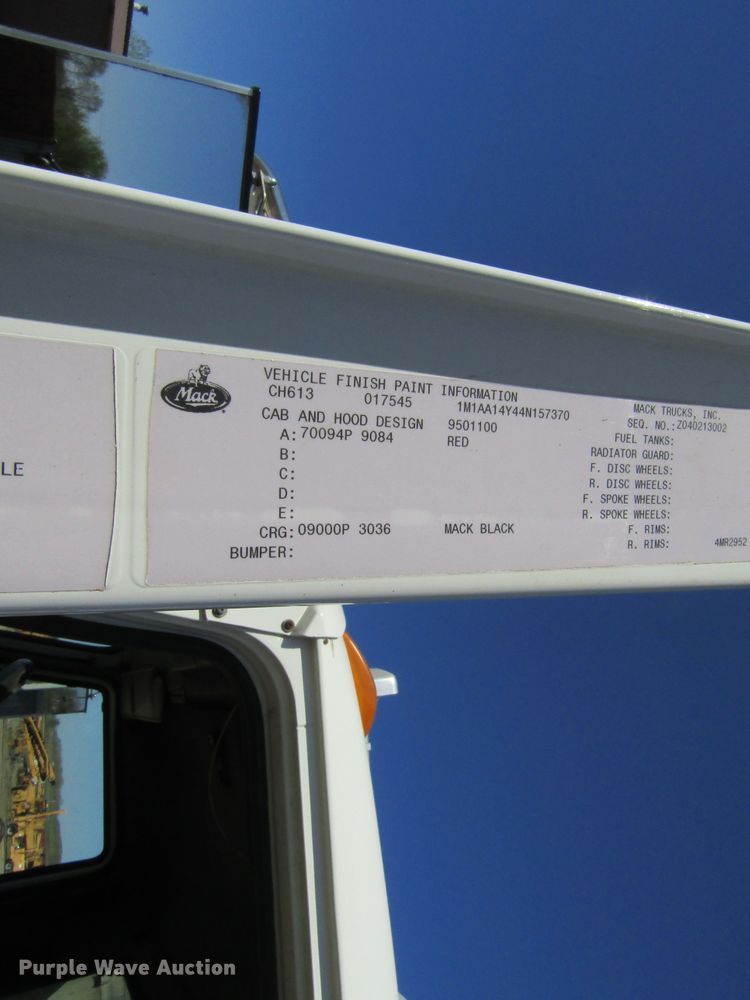 image for item FD9424 2004 Mack CH613 semi truck