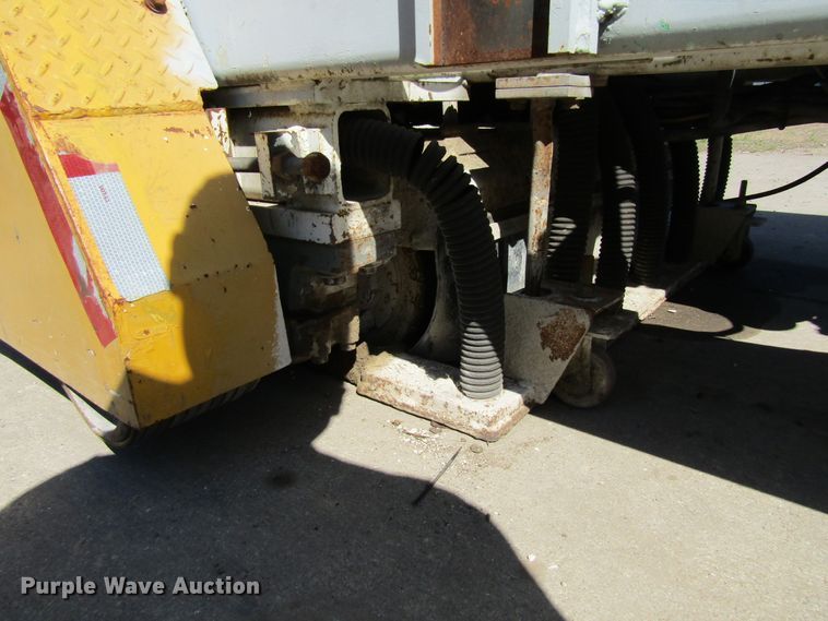 image for item FD9425 2002 Boart Longyear PC390S pavement grinder