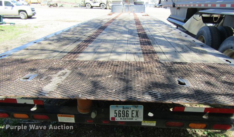 image for item FD9429 2004 Landoll 317 equipment trailer