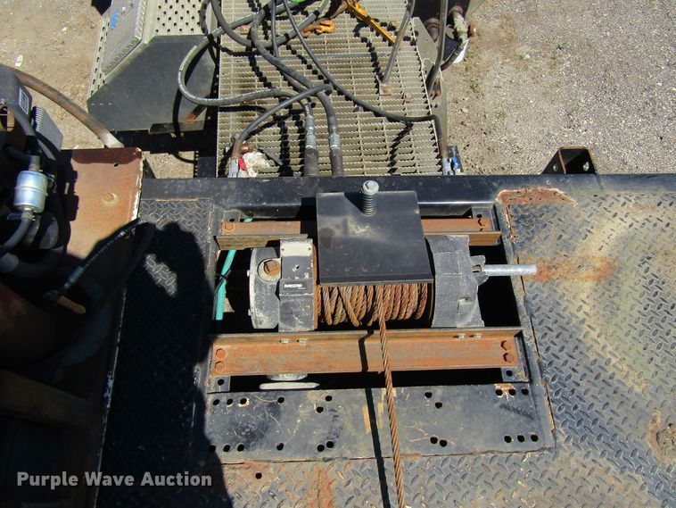 image for item FD9429 2004 Landoll 317 equipment trailer