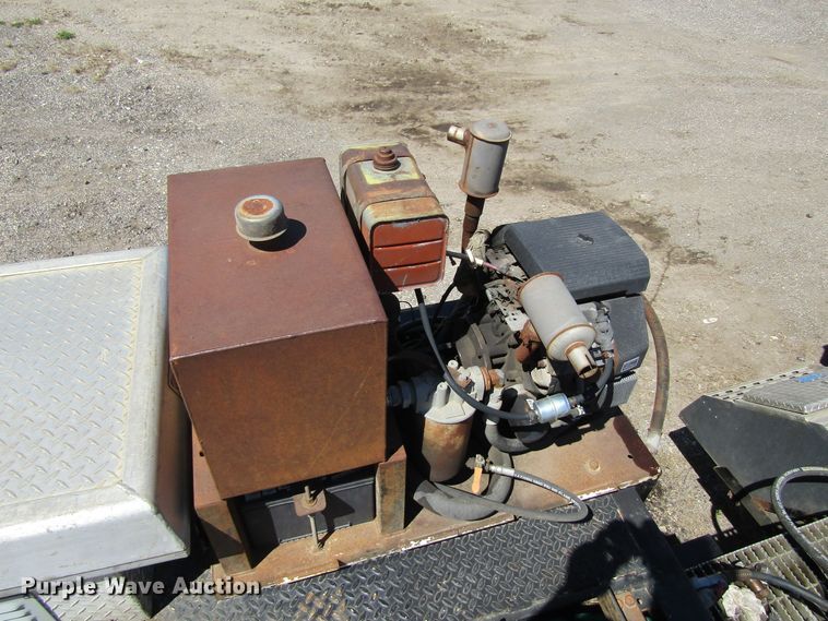 image for item FD9429 2004 Landoll 317 equipment trailer