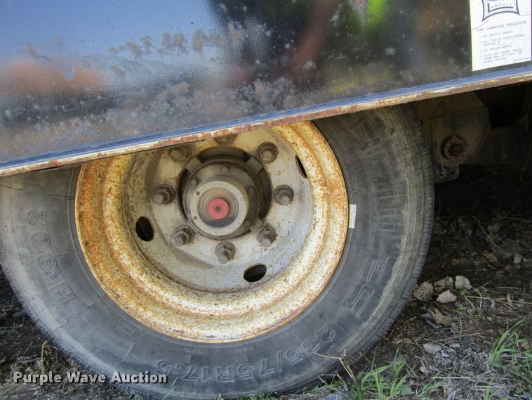 image for item FD9429 2004 Landoll 317 equipment trailer