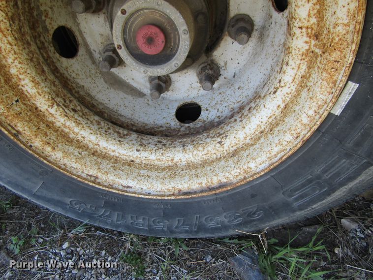 image for item FD9429 2004 Landoll 317 equipment trailer