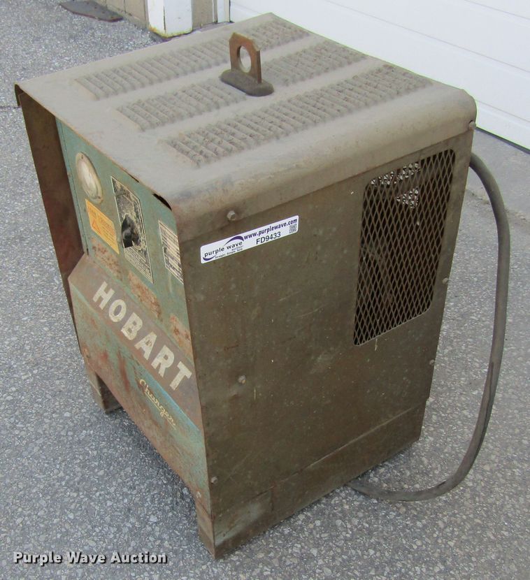 Hobart 1T18504 charger in Waterloo, IA Item FD9433 sold Purple Wave