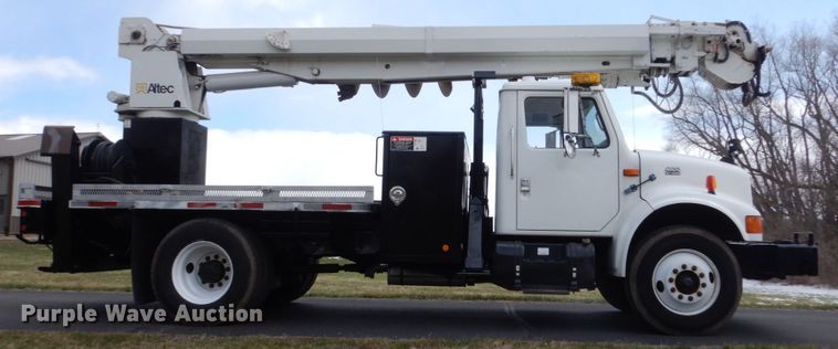 image for item FX9087 2000 International 4900 digger derrick truck