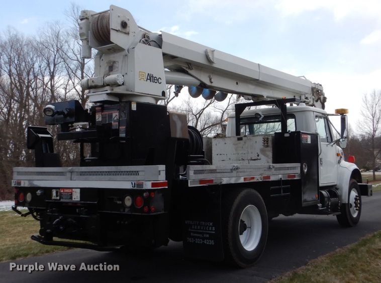 image for item FX9087 2000 International 4900 digger derrick truck