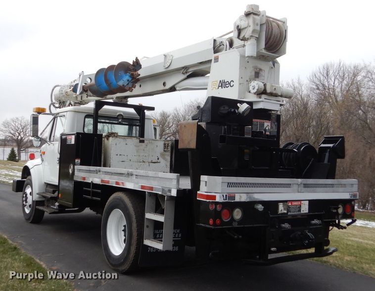 image for item FX9087 2000 International 4900 digger derrick truck