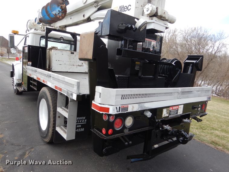 image for item FX9087 2000 International 4900 digger derrick truck