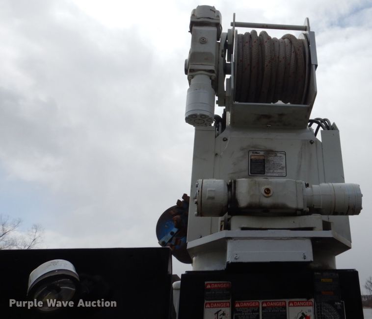 image for item FX9087 2000 International 4900 digger derrick truck