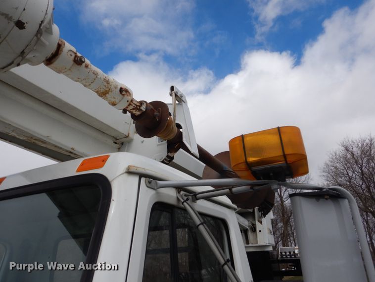 image for item FX9087 2000 International 4900 digger derrick truck