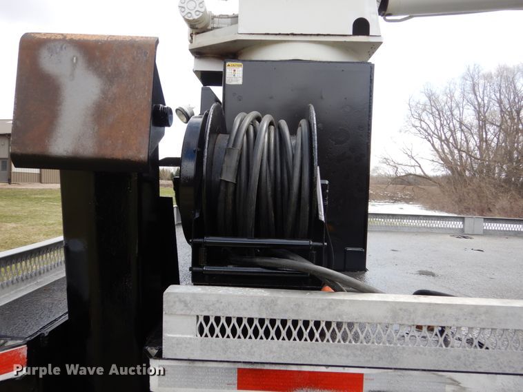 image for item FX9087 2000 International 4900 digger derrick truck