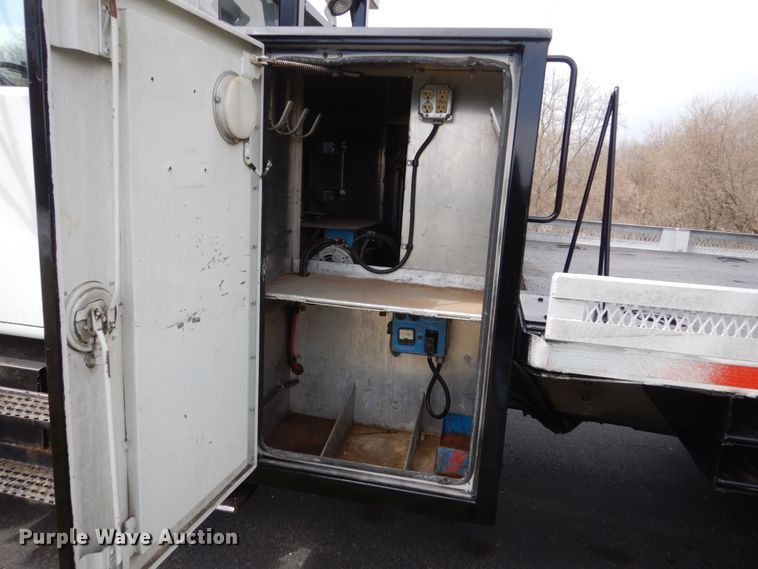 image for item FX9087 2000 International 4900 digger derrick truck