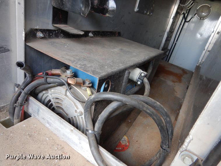 image for item FX9087 2000 International 4900 digger derrick truck