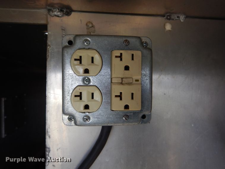 image for item FX9087 2000 International 4900 digger derrick truck