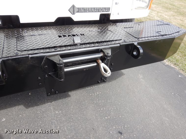 image for item FX9087 2000 International 4900 digger derrick truck