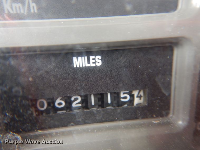 image for item FX9087 2000 International 4900 digger derrick truck