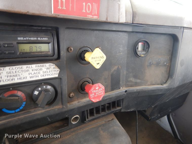 image for item FX9087 2000 International 4900 digger derrick truck