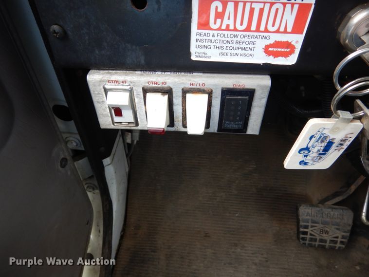 image for item FX9087 2000 International 4900 digger derrick truck