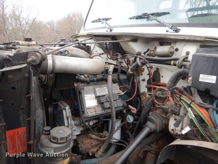 image for item FX9087 2000 International 4900 digger derrick truck