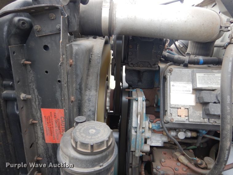 image for item FX9087 2000 International 4900 digger derrick truck