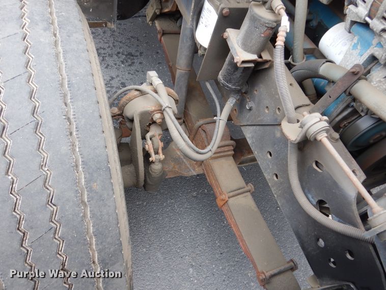 image for item FX9087 2000 International 4900 digger derrick truck