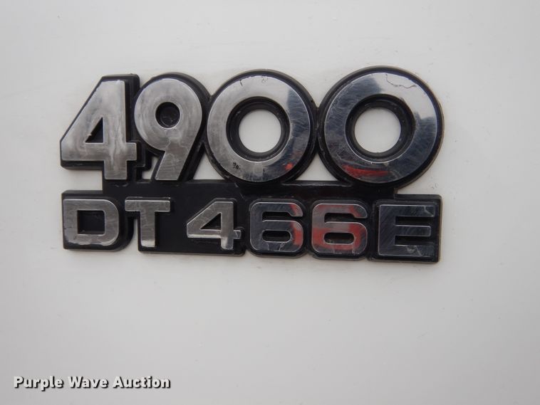 image for item FX9087 2000 International 4900 digger derrick truck