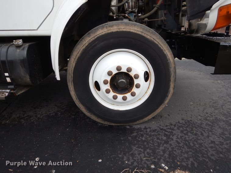 image for item FX9087 2000 International 4900 digger derrick truck