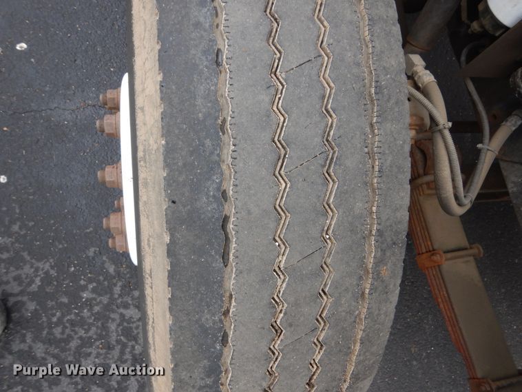 image for item FX9087 2000 International 4900 digger derrick truck