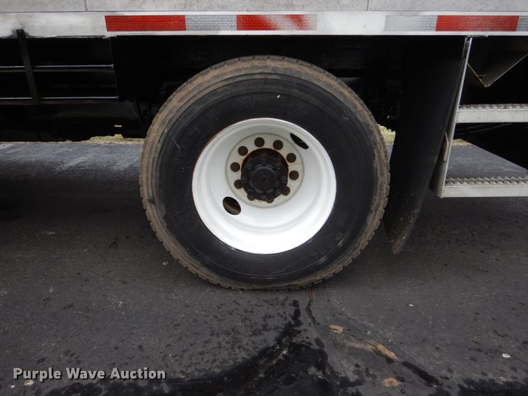 image for item FX9087 2000 International 4900 digger derrick truck