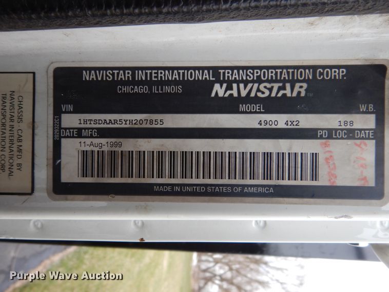 image for item FX9087 2000 International 4900 digger derrick truck