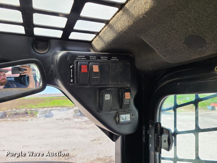 image for item FX9502 Takeuchi TS70V  skid steer loader