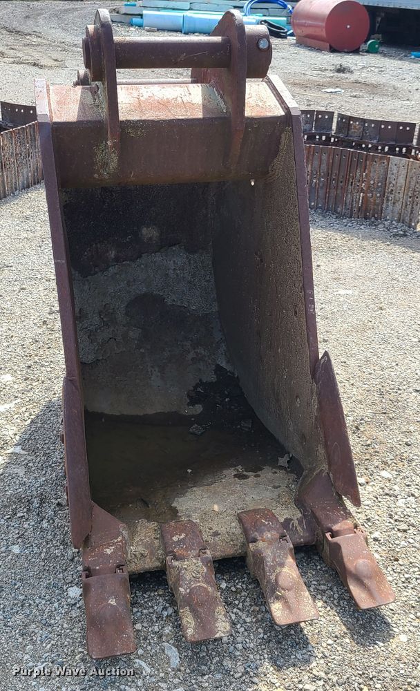 image for item FX9503 Esco 255 32"W excavator bucket