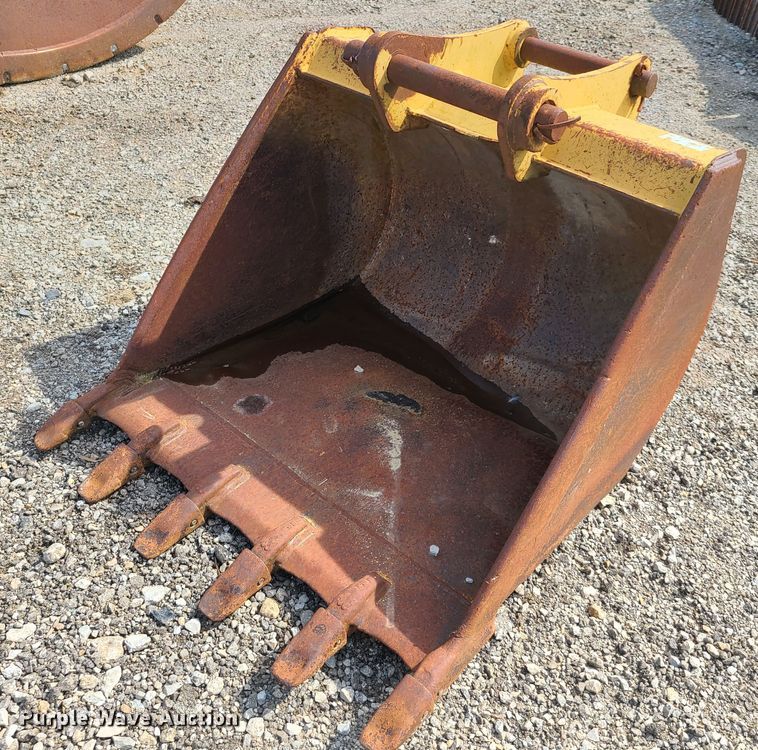 image for item FX9504 36"W backhoe bucket