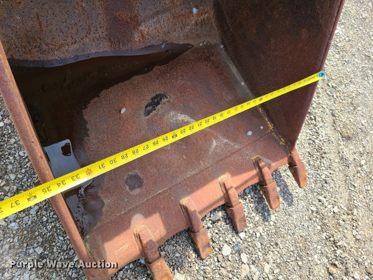 image for item FX9504 36"W backhoe bucket