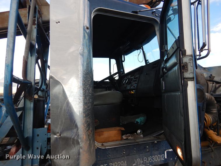 image for item GE9374 1994 Kenworth T800 log loader truck with trailer