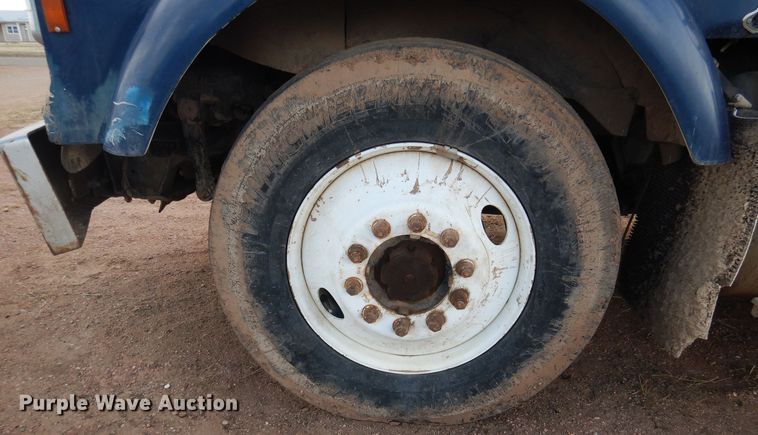 image for item GE9374 1994 Kenworth T800 log loader truck with trailer