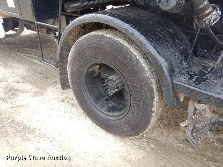 image for item GG9723 1984 Chevrolet C70 oil distribution truck