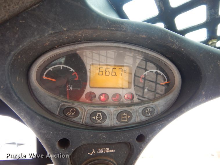 image for item GK9213 2016 Bobcat T450  tracked skid steer loader